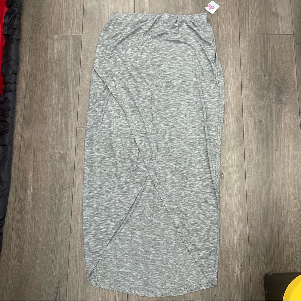 Maxi skirt gray size medium